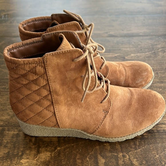 Mia Women's Chestnut Brown Jaimee Quilted Ankle Boots Size 5M - Picture 4 of 10